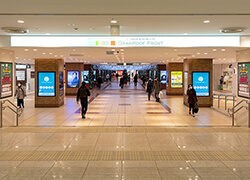 ③八重洲地下街を進行方向に約320m ほど直進します。