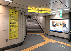 京橋駅７番出口をあがる